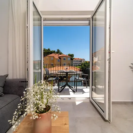 Zora Apartman Lopar