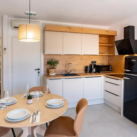 Zora Apartment *
