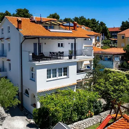 Zora Apartman