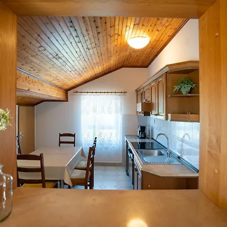 Zora Apartman Lopar